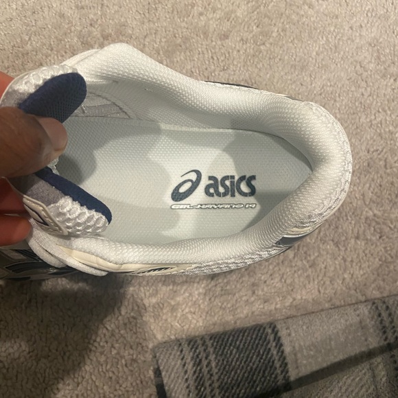 ASICS - Picture 2 of 8